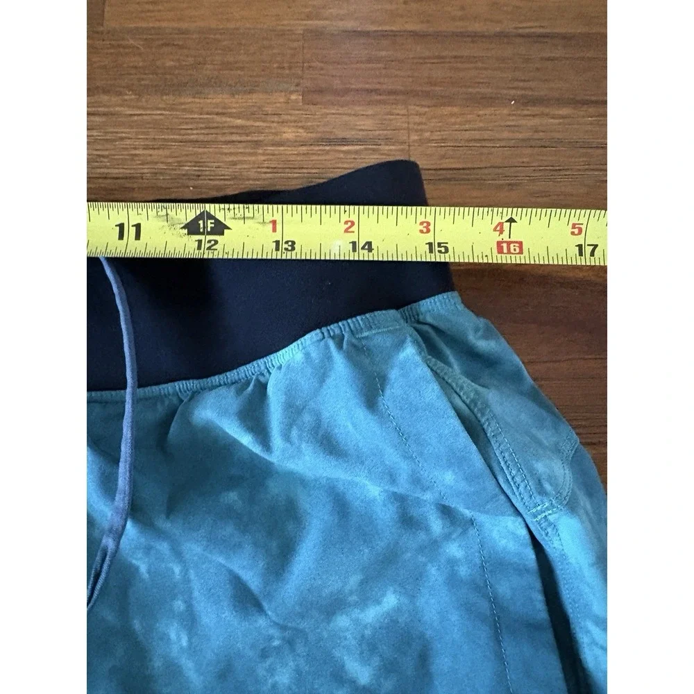 Lululemon Men's Shorts Size Large Pace Breaker 9